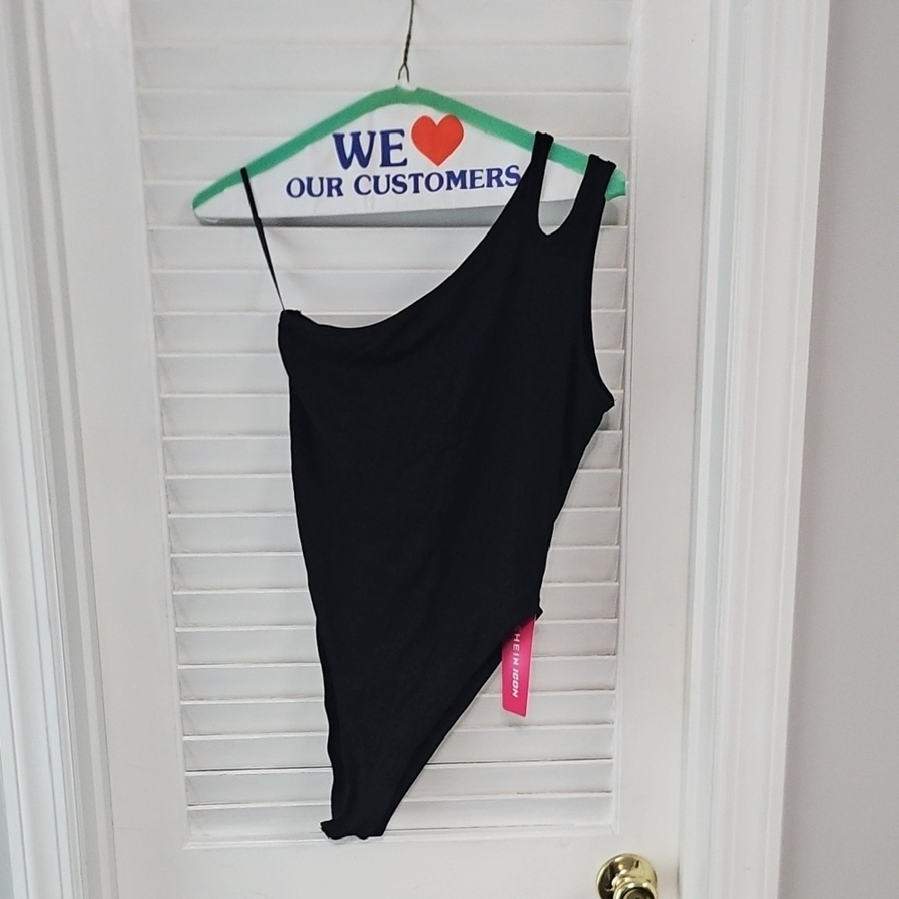 Black One-Shoulder Bodysuit